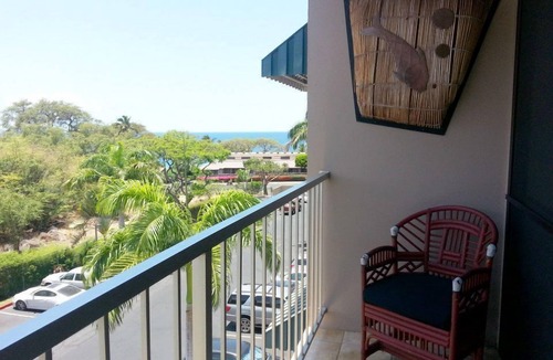 Kihei Condo | TOP FLOOR, OCEAN VIEW 2/2 WITH COOL SPLIT A/C