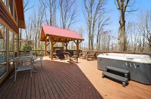 Charter Hills Cabin | Traditional Cabin with Lots of Space