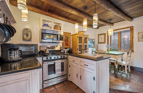 Tesuque House | Tranquil Tesuque Retreat With Kiva Fireplace