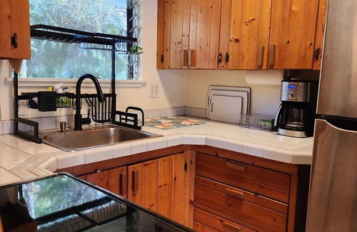 Keaau House | Tropical 4BR/3BA Retreat near Hilo w/Private Entrances & High-Speed Wi-Fi