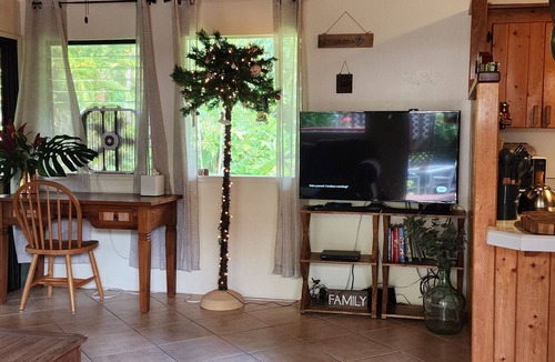 Keaau House | Tropical 4BR/3BA Retreat near Hilo w/Private Entrances & High-Speed Wi-Fi