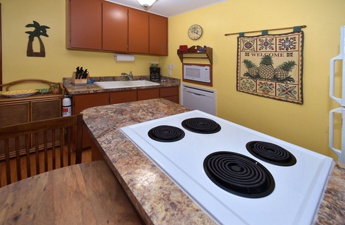 Kihei Condo | Tropical Garden View at a Beach Front Property-Kihei Kai Unit 17