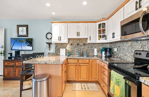 Kihei Condo | Tropical Garden View at a Beach Front Property-Kihei Kai Unit 19