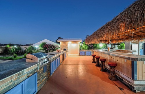 Enterprise House | Tropical Private Estate 8 Bdrm Resort Pool 5 Mins to the Strip Weddings