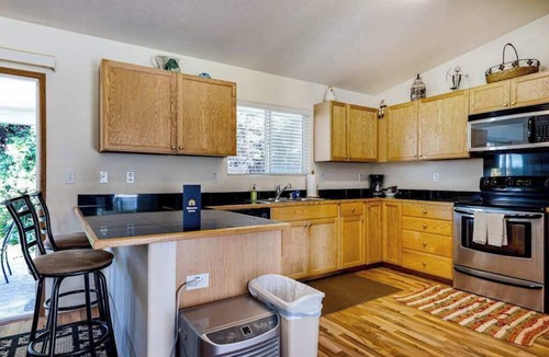 Volcano House | Tropical Volcano Escape with Lanai, Yard & Washer/Dryer