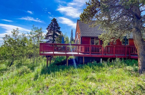 Warm Springs Cabin | True Log Cabin, Floor-to-Ceiling Valley Views - Gated Community