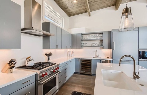 Silverthorne House | Ultra Luxury Mountain Retreat | Private Hot Tub + Firepits | Privacy | Summit Sky Ranch