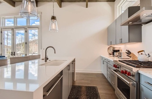 Silverthorne House | Ultra Luxury Mountain Retreat | Private Hot Tub + Firepits | Privacy | Summit Sky Ranch