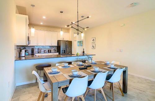 Four Corners House | Unique 3BR condo with Waterpark