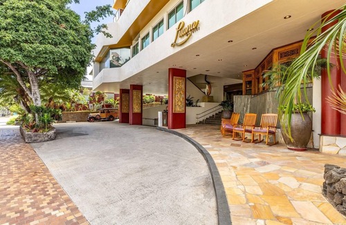 Waikiki Apartment | Unique Chic Hotel with pool, WiFi, gym & AC in world-class Waikiki, Hawaii.
