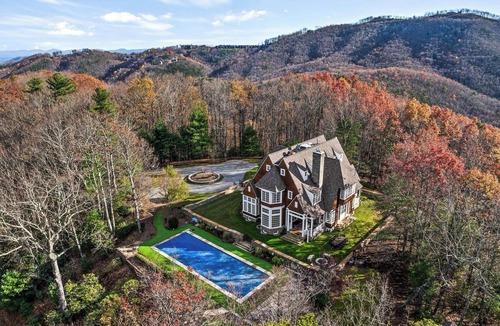 Boone House | Unwind in Ultimate Luxury: Ridgeview Manor, Boone's Mountain Masterpiece