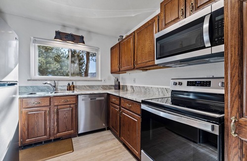 Estes Park House | Updated w/new hot tub: close-in w/views on 2 acres! & Outdoor activities