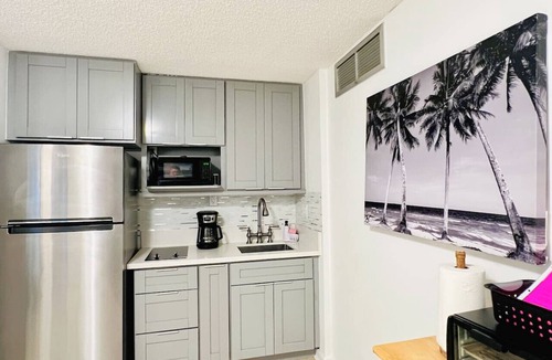 Downtown Honolulu Apartment | Urban Oasis: Chic & Cozy Stay at Town