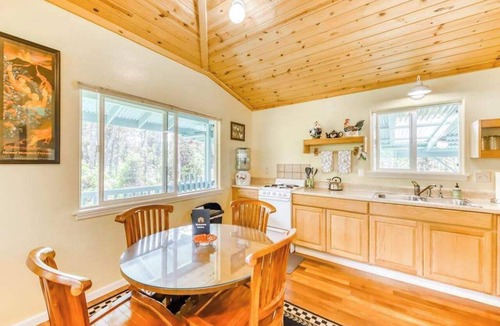 Mountain View House | Volcano Retreat | Quiet Forest Escape