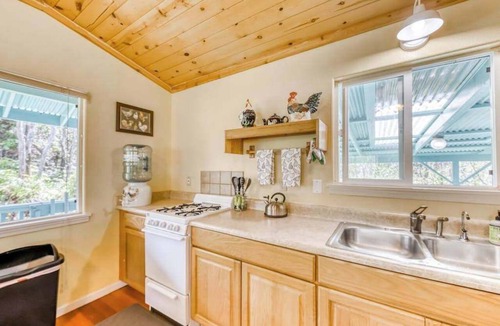 Mountain View House | Volcano Retreat | Quiet Forest Escape