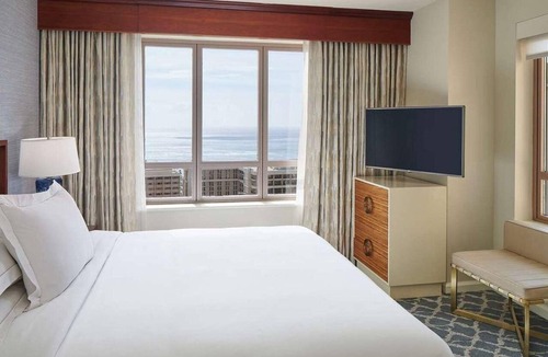 Waikiki Resort | Waikiki 2BR Paradise – Spacious Grand Waikikian Suite with Resort Pools & Beach