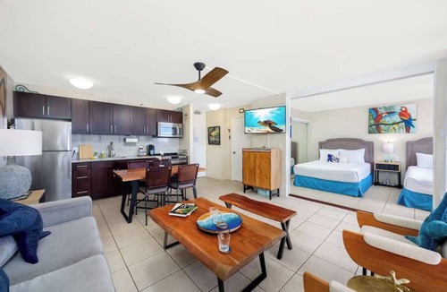 Waikiki Condo | Waikiki Banyan retreat - lanai & ocean views