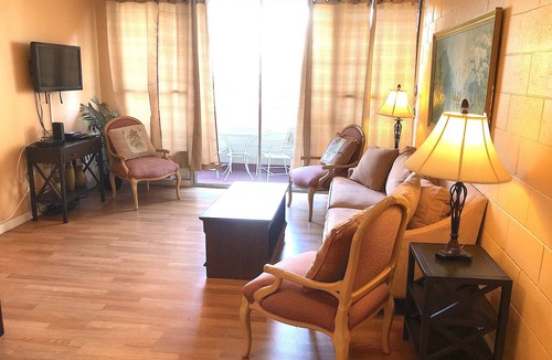 Waikiki Apartment | ~Waikiki~ LOWEST RATES IN AREA ~ 1 Bedroom ~ Fully Furn ~ Blocks to Beach ~