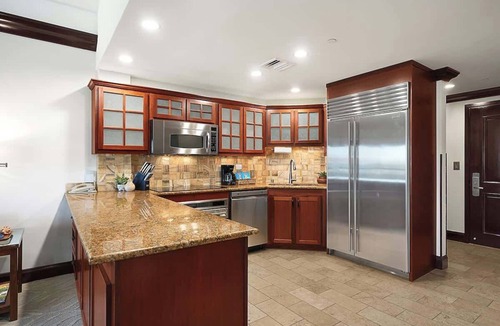 Wailua Condo | Waipouli Beach Resort D402 - Modern Top Floor Ocean View Suite in Kapaa with AC!