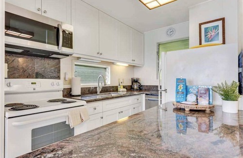 Wailua House Lots Condo | Wake to Ocean Views in This Breezy Kapaa Beachfront Studio