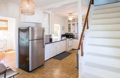 Newport East House | WALK to BEACH/CLIFF WALK! FANTASTIC Location! July OPENING! Fenced yard! Pets!