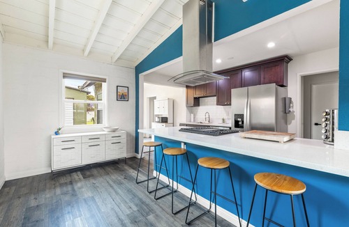 Inglewood House | Walk to Sofi, Fun Backyard & Parking - Modern Home