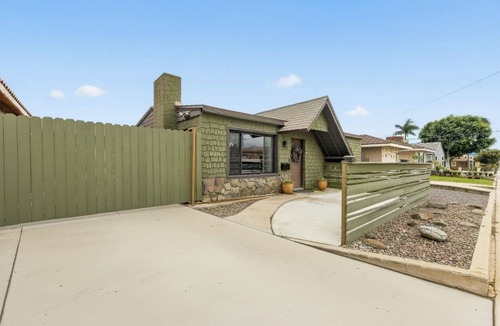 Inglewood House | Walk to Sofi, Fun Backyard & Parking - Modern Home