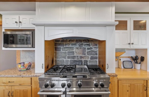 Walker Lake Cabin | Walker Lake Lodge | Pickleball Court + Joins Walker Lake + Hot Tub