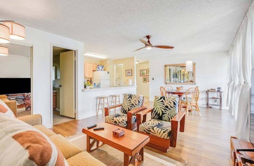 Hanamaulu Condo | Water-View 3rd-Floor Lihue Condo with Pool, Steps to Beach