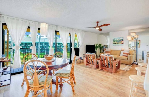 Hanamaulu Condo | Water-View 3rd-Floor Lihue Condo with Pool, Steps to Beach
