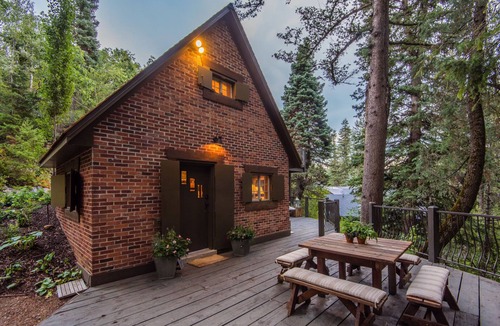 Sundance Cottage | Wee Cottage- Unparalleled Charm, Tiny House, Enchanting Setting, Hot Tub