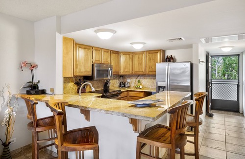 Kahaluu Bay Condo | White Sands Village #226 Updated, OceanViews, Elevators, Central AC!