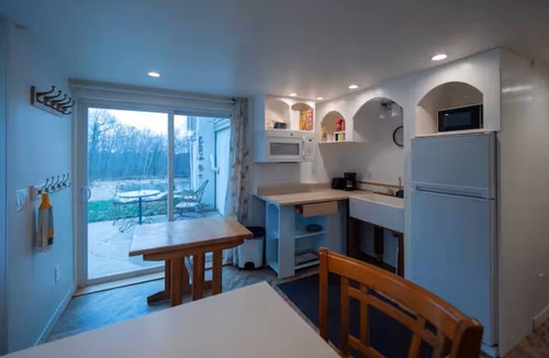 Cambra Apartment | Woodside Apartment facing/sled ramp hill