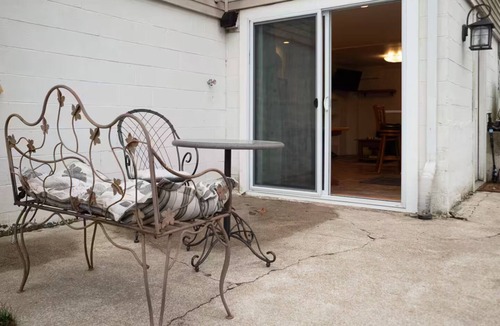 Cambra Apartment | Woodside Apartment facing/sled ramp hill