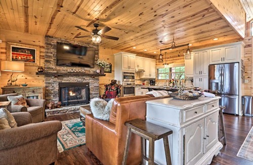 Chalet Village North House | Woodsy Retreat w/Fire Pit & Resort Amenities