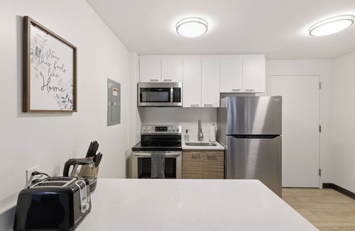 Northwest Raleigh Apartment | Work & Relax with Fast WiFi, Self Check-In, Workspace & Prime Raleigh Location