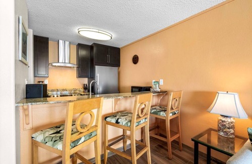 Historic Kailua Village Condo | WOW! Stunning Kona Reef Direct Oceanfront Condo-Top Floor, Gorgeous Sunsets, A/C