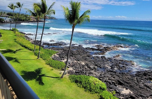 Historic Kailua Village Condo | WOW! Stunning Kona Reef Direct Oceanfront Condo-Top Floor, Gorgeous Sunsets, A/C
