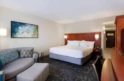 North Myrtle Beach Hotel | You Found It! Pet-Friendly Spot with Indoor Pool & Fitness Center | Free Parking