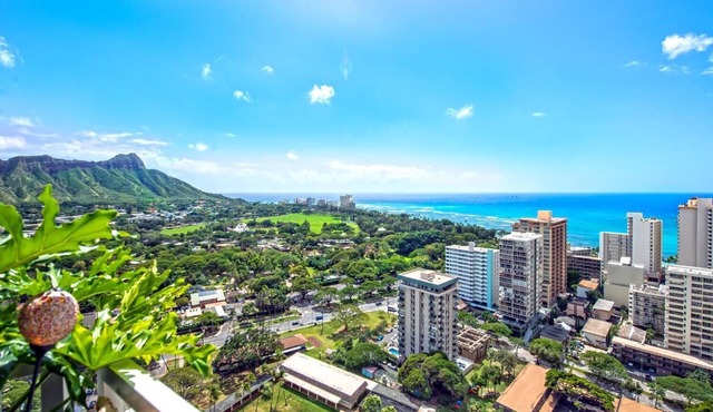 1-Bed/1-Bath, Furnished, In-unit W/D, High floor, Breathtaking Views Waikiki