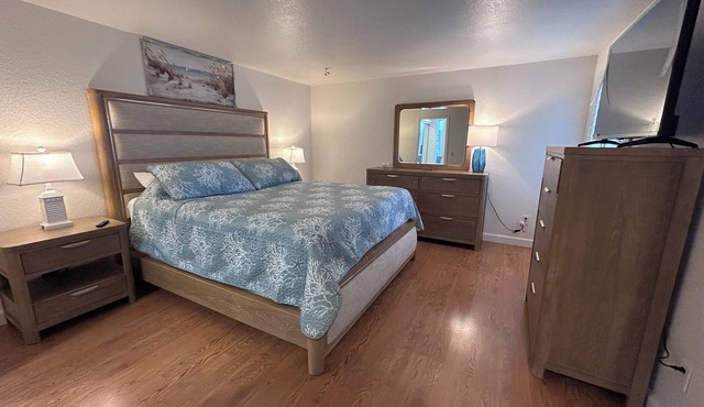 1-bedroom condo in Carlsbad with pool, club house, bbq area & fitness room