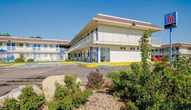1 Full Bed|Mobility Access Tub| NS in Thornton