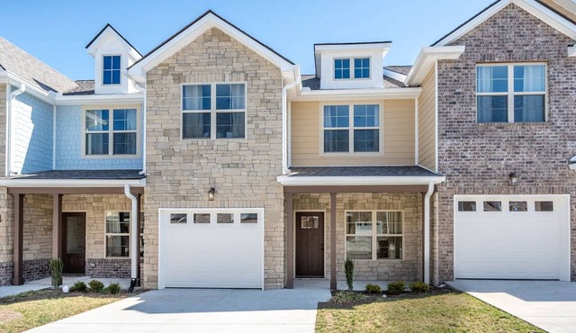1 King 2 Queens Garage Yard Washer Dryer in Old Hickory