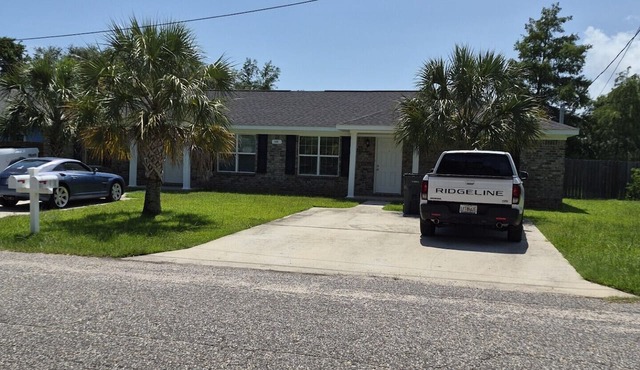 2-bedroom 1-bath in SW Pensacola FL, cool AC. 2 minutes to Perdido Key Beaches.