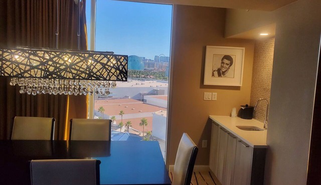 2-bedroom corporate apartment in charming Las Vegas with AC