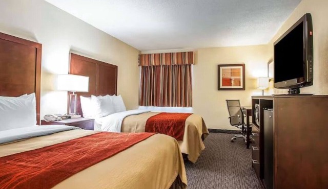 2 Comfortable Stays with Gym & Seasonal Pool Close to Bucks County Attractions in Feasterville-Trevose