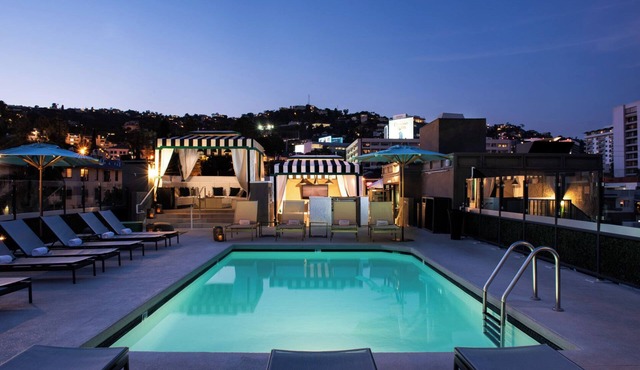 2 Elegant King Suite Balcony near Sunset Strip, Nightlife & Dining Access