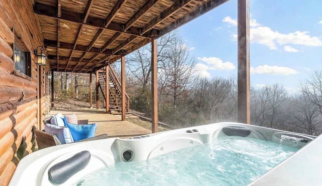 2 miles to Starkey Marina | Hot Tub | Beaver Lake