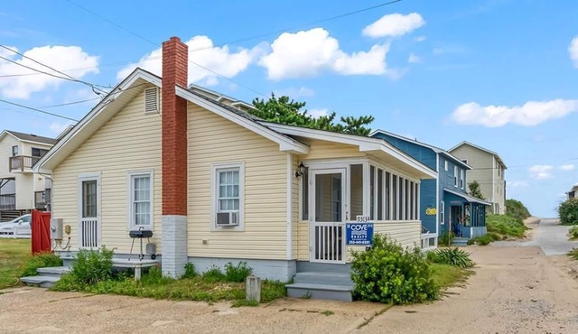 212 - Cute Ocean-Side home in South Nags Head