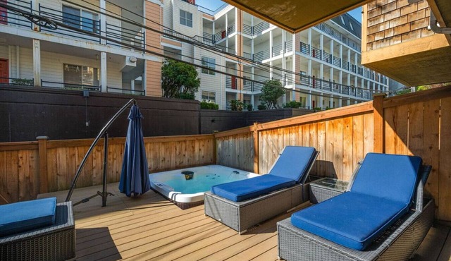 3 Bed, 2.5 Bath Fremont Escape: Hot Tub, BBQ in Seattle